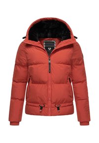 Doudoune rouge avec capuche, dotée d'une fermeture éclair, de poches latérales, d'un ourlet réglable et d'une doublure en polaire noire. Texture douce, coupe carrée.
