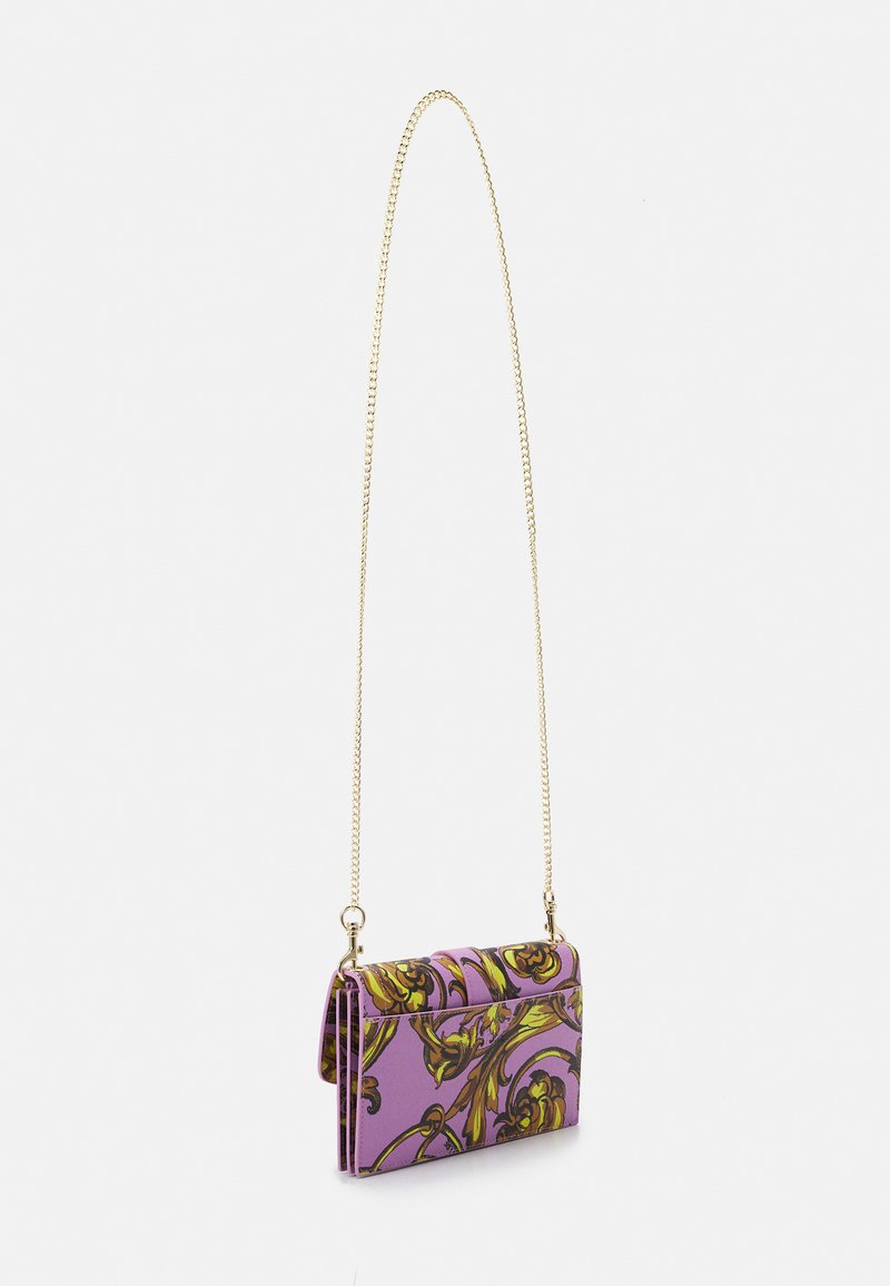 Damen Handtaschen | Versace Jeans Couture BAROQUE CHAIN WALLET Umhängetasche lilac/flieder - JY40285 Damen Handtaschen | Versace Jeans Couture BAROQUE CHAIN WALLET Umhängetasche lilac/flieder - JY40285