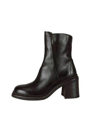 Felmini, Členkové čižmy na platforme - black