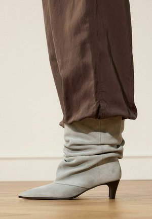 Manfield, Boots - grau