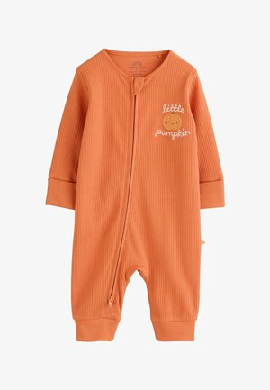 Pelele de bebé naranja con textura acanalada, mangas largas, cremallera frontal y "little pumpkin" con un gráfico de calabaza bordado en el pecho.
