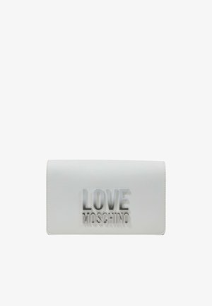 Portafoglio in faux leather bianco con logo "LOVE MOSCHINO" in rilievo lucido sul fronte. Presenta un design elegante e rettangolare.