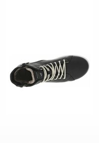 Botte cheville en cuir noir avec des lacets blancs, surface texturée et doublure en fourrure grise. Présente un design à lacets et un bout rond.