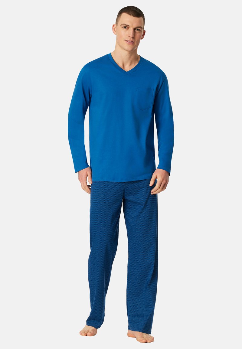 Niebieska, długorękawowa koszulka z dekoltem w kształcie litery V i kieszonką na piersi, zestawiona z niebieskimi, wzorzystymi spodenkami do piżamy. Miękka tkanina, luźny krój i lekka konstrukcja.