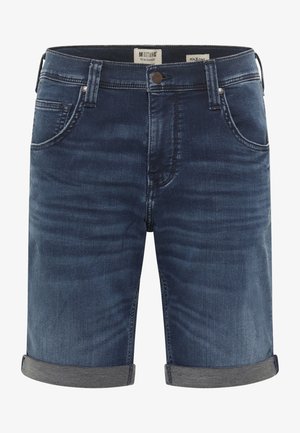 Tummansiniset farkkushortsit, joissa käännetyt lahkeet, etutaskut, vyölenkit ja napillinen suljenta, merkiltään Mustang True Denim.