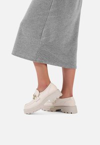 Queen Helena Scarpe senza lacci - beige