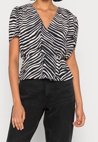 Morgan Camicetta - black