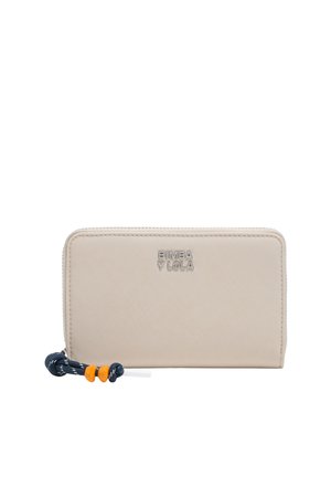 Cartera rectangular beige con cierre de cremallera, logo "BIMBA Y LOLA" y cordón azul marino con cuentas naranjas y blancas adjuntas.
