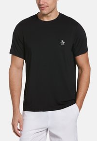 Zwart T-shirt met korte mouwen van soepele stof, voorzien van een klein wit pinguïnlogo op de borst. Eenvoudig, klassiek ontwerp.