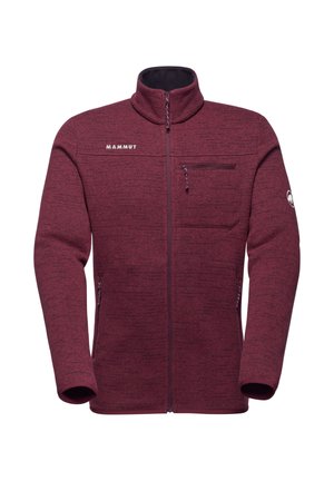 Bordeaux fleece jack met hoge kraag, voorzak met rits en logo op de borst. Heeft lange mouwen en een zachte textuur, ontworpen voor warmte.