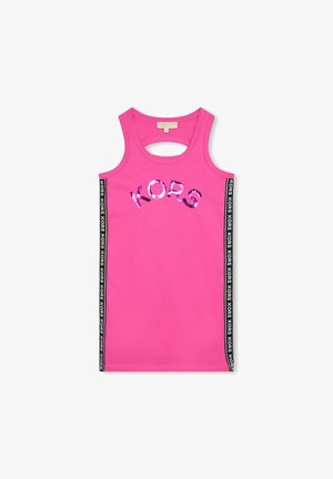 Top sans manches rose avec un col arrondi, un dos découpé et un logo "KORS" brillant centré, avec des accents latéraux noirs affichant "KORS."