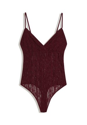 Bordowy koronkowy body z cienkimi regulowanymi ramiączkami, dekoltem w serek i półprzezroczystą koronkową tkaniną w kwiaty.