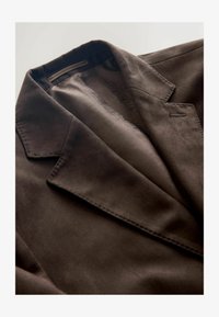 Atlasīts, chocolate brown