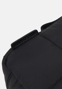 Marc O'Polo PINAR - Axelremsväska - black