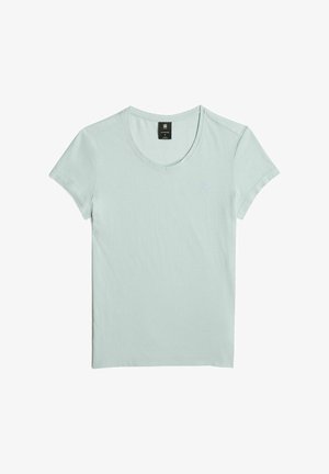 Svetlo zelena kratka majica s kratkimi rokavi in V-izrezom, narejena iz mehke tkanine, z majhnim logotipom na sredini nad robom.