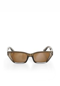 Lunettes de soleil avec un design géométrique, monture grise translucide, verres teintés marron et branches pleines. Présente une ligne de sourcil marquée.