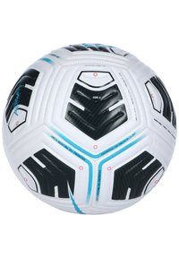 Weißer Fußball mit schwarzen geometrischen Mustern und hellblauen Akzenten. Mit strukturiertem Oberflächendesign und sechseckigen Paneelen für besseren Grip.