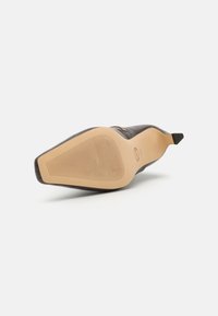 MICHAEL Michael Kors COSMO KITTEN BOOTIE - Klasické členkové čižmy - chocolate