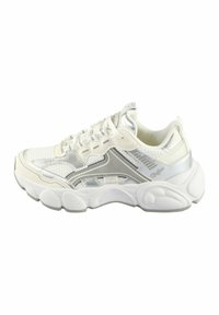 Valge sportlik tauts, millel on hõbedased detailid, võrkmaterjalist pealisosa, pehme p�õhi ja tekstuursed mustrid. Omab paelu ja bränditud detaile kanna lähedal.