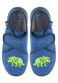 Chaussures pour enfants en denim bleu à enfiler, avec broderie de dinosaure verte, tissu texturé et couture néon contrastante. Sangle réglable à bande auto-agrippante.