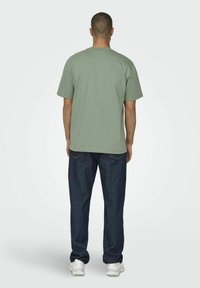 Only & Sons ONSFRED TEE - Camiseta básica - hedge green
