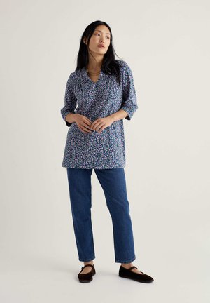 - Bluzka z długim rękawem