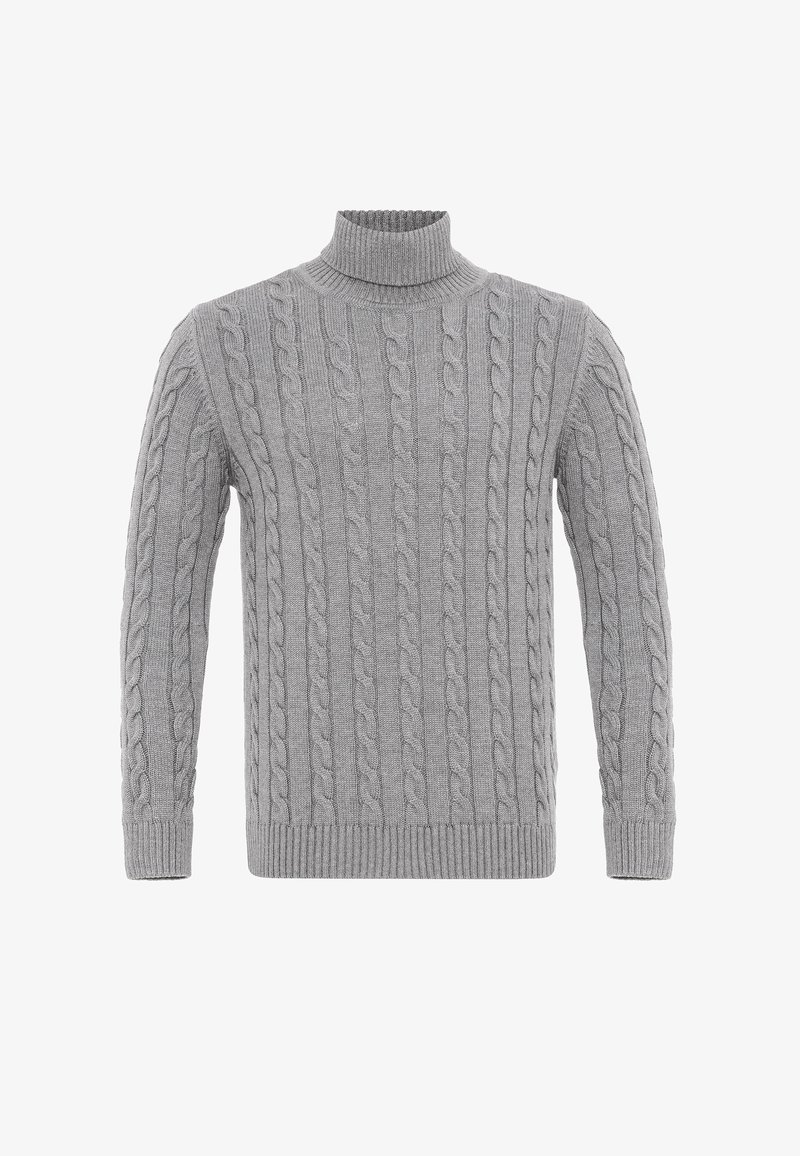 Maglione grigio a maglia con colletto alto, motivo a treccia, polsini e orlo a coste. La texture è morbida e leggermente spessa.