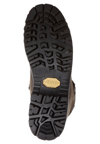 Podešev turistické boty s hlubokým, vícesměrným vzorem a žlutým logem Vibram uprostřed pro lepší přilnavost a odolnost.