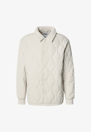 Kurtka kremowa pikowana z kołnierzykiem, zatrzaskami i prążkowanymi mankietami. Materiał ma falisty wzór z teksturowanym wykończeniem.