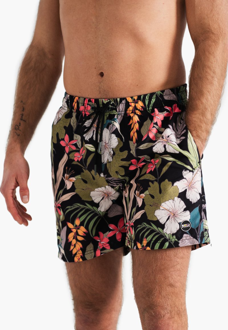 Zwarte zwembroek met een levendig bloemenpatroon in wit, roze en groene tinten. Elastische tailleband met koord; logodetail op de zoom.