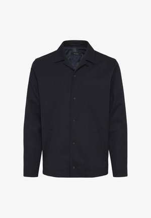 Mornarsko plava jakna s dugim rukavima, dugmetima sprijeda, klasičnim ovratnikom i dva bočna džepa. Tekstuirana tkanina s suptilnim uzorkom. Dugaci rukavi s manžetama.