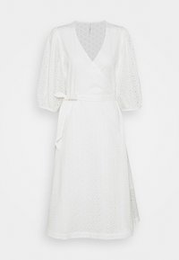 Bílé zavinovací šaty z lehké látky s nafouklými rukávy, vzorem s průstřihy, detailem vázání v pase a véčkovým výstřihem. Hladká textura, délka ke kolenům.