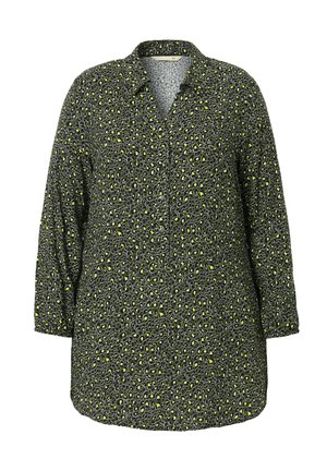 Luźna czarna koszula z zielonym i żółtym abstrakcyjnym wzorem. Ma kołnierzyk, zapięcie na guziki z przodu oraz rękawy o długości trzech czwarte. Wykonana z miękkiego materiału.