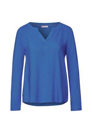 Chemise à manches longues de couleur bleu vif, avec un décolleté en V, une texture lisse et un léger ruissellement aux épaules.