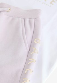 Baker by Ted Baker FRILLED SET - REGULAR FIT - Treniņtērpa apakšdaļas - lilac purple