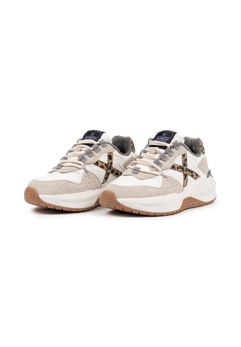Munich Versus 105 Sneaker Unisex-Adulto – Pelle Scamosciata E Tessuto Tecnico, Colore Uniforme, Suola Stabile