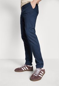 Samsøe Samsøe FRANKIE TROUSERS  - Chino stiliaus kelnės - salute