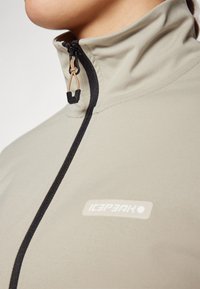 Thumbnail Image 6