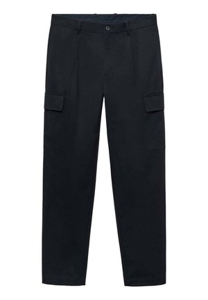 Pantalones cargo negros con cierre de botón, dos bolsillos laterales y dos bolsillos cargo, hechos de una tela suave y con un diseño de pierna recta.