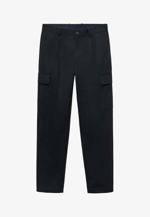 Pantaloni cargo neri con chiusura a bottone, due tasche laterali e due tasche cargo, realizzati in tessuto liscio con un design a gamba dritta.