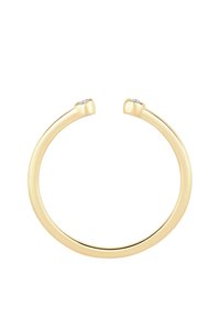 Goldener Manschettenarmreif mit glatter, polierter Oberfläche. Verfügt über zwei kleine Schmucksteine an jedem Ende, die ein minimalistisches, offenes Design schaffen.