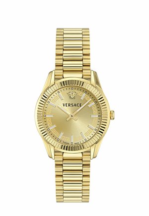 Montre-bracelet Versace ton or avec cadran rond, lunette cannelée, bracelet à maillons en métal et logo Méduse au-dessus du nom de la marque sur le cadran.