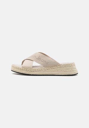 SPORTY WEDGE - Tagant lahtised kingad - triple eggshell