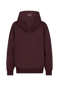 Bordeaux hoodie met een trekkoordkap, ribgebreide manchetten en zoom, zachte textuur en een klein merkteken op de achterkant.