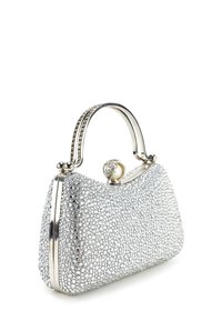 Silberne Abendhandtasche mit glattem, funkelndem Äußeren, das mit Strasssteinen bedeckt ist. Sie hat eine strukturierte Form, einen metallischen Rahmen und einen dekorativen Verschluss.
