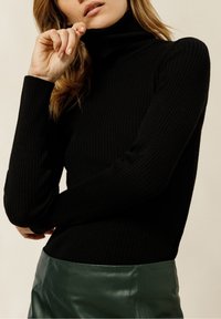 IVY OAK Sweter