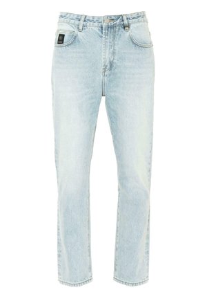 Jeans in denim blu chiaro con un design a gamba dritta. Include un sistema di chiusura a bottoni, cinque tasche e una patch nera con logo sulla vita.