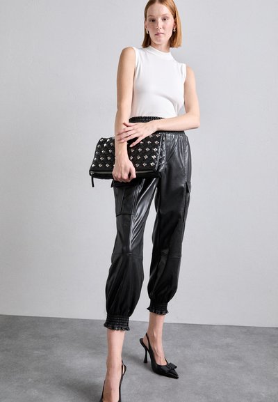 Cinq à Sept JENNING PANTS - Cargohose - black