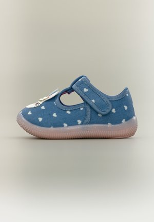 Chaussure d’enfant bleue avec motif de cœurs blancs, bride Velcro, semelle rose et petit visage de lapin décoratif à l’avant.
