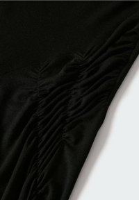 Mango Robe pull - black
